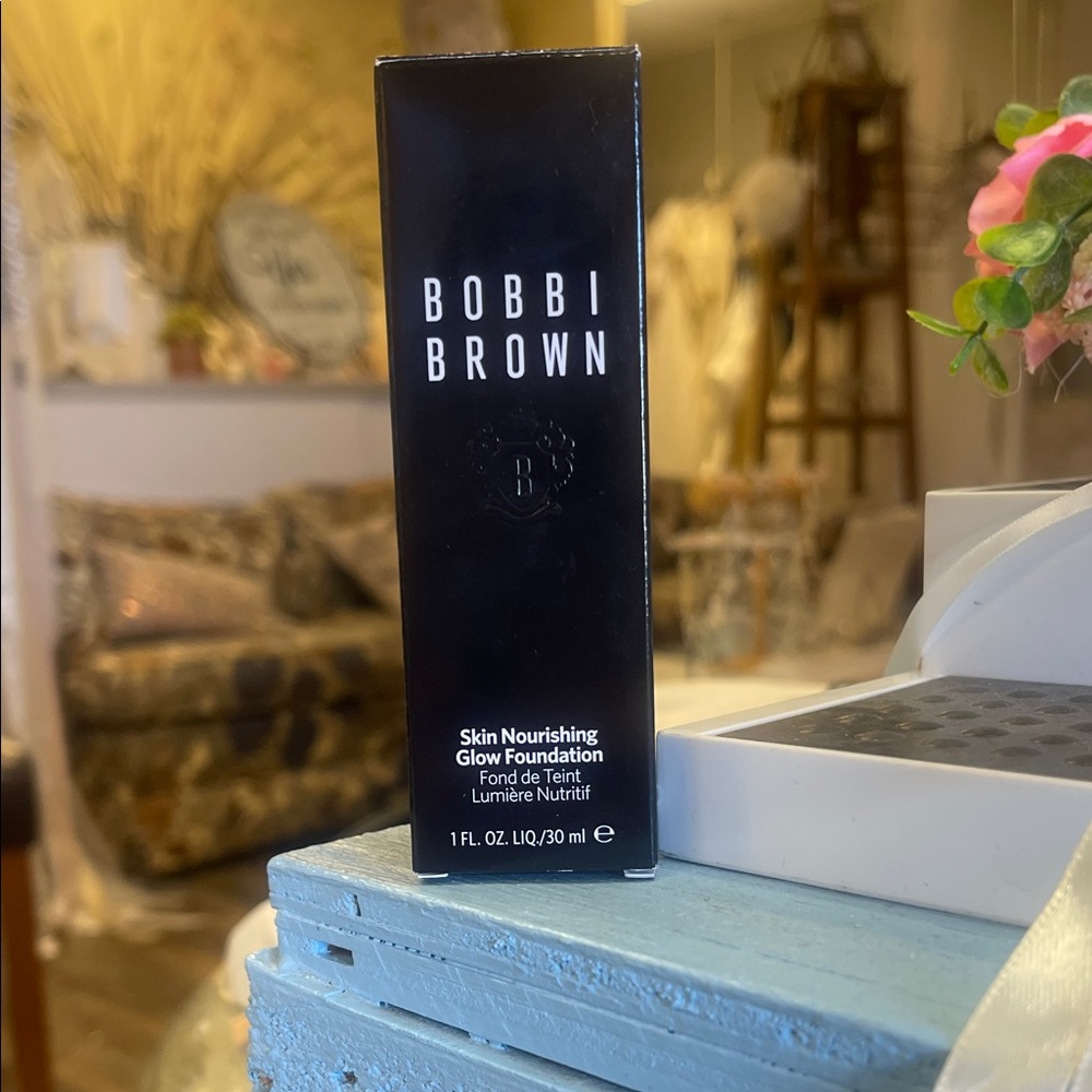 Bobbi Brown Skin Nourishing Glow Foundation in 4 Natural